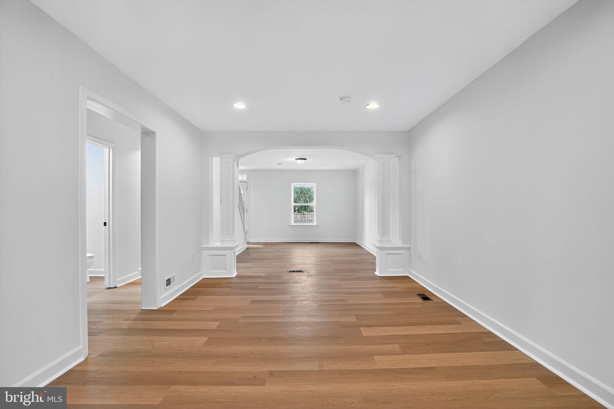 1103 MONTGOMERY STREET