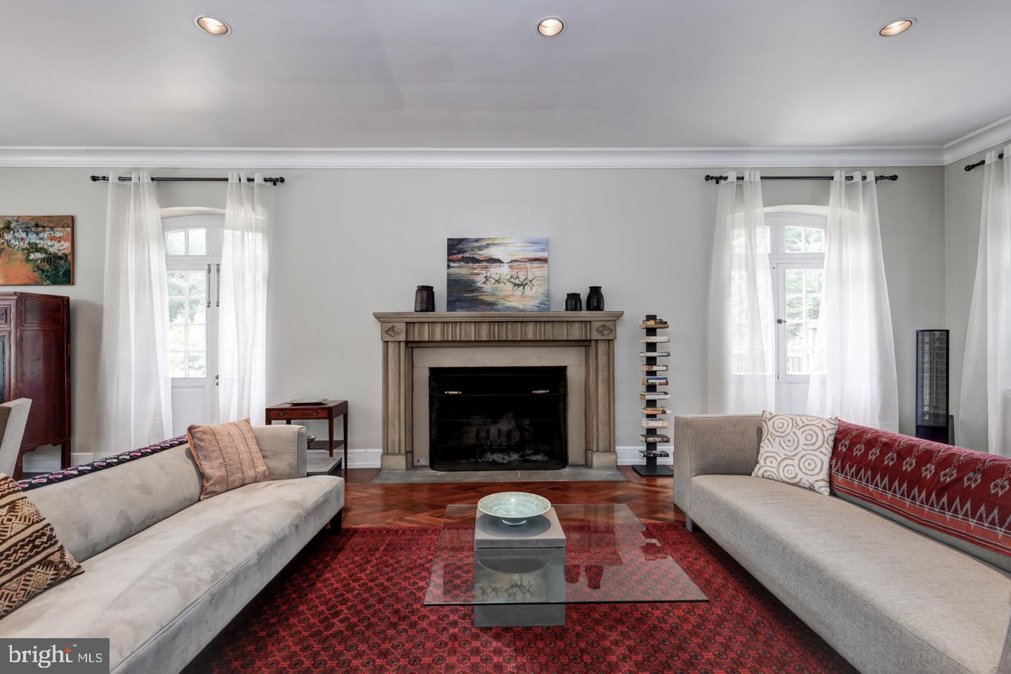 CHESTNUT HILL - Residential