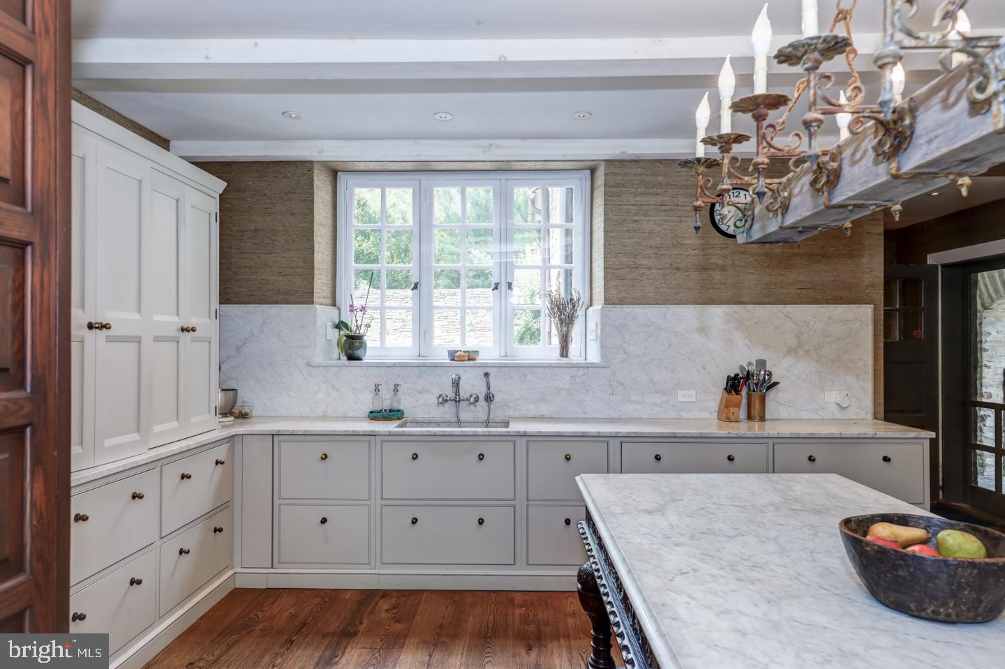 CHESTNUT HILL - Residential