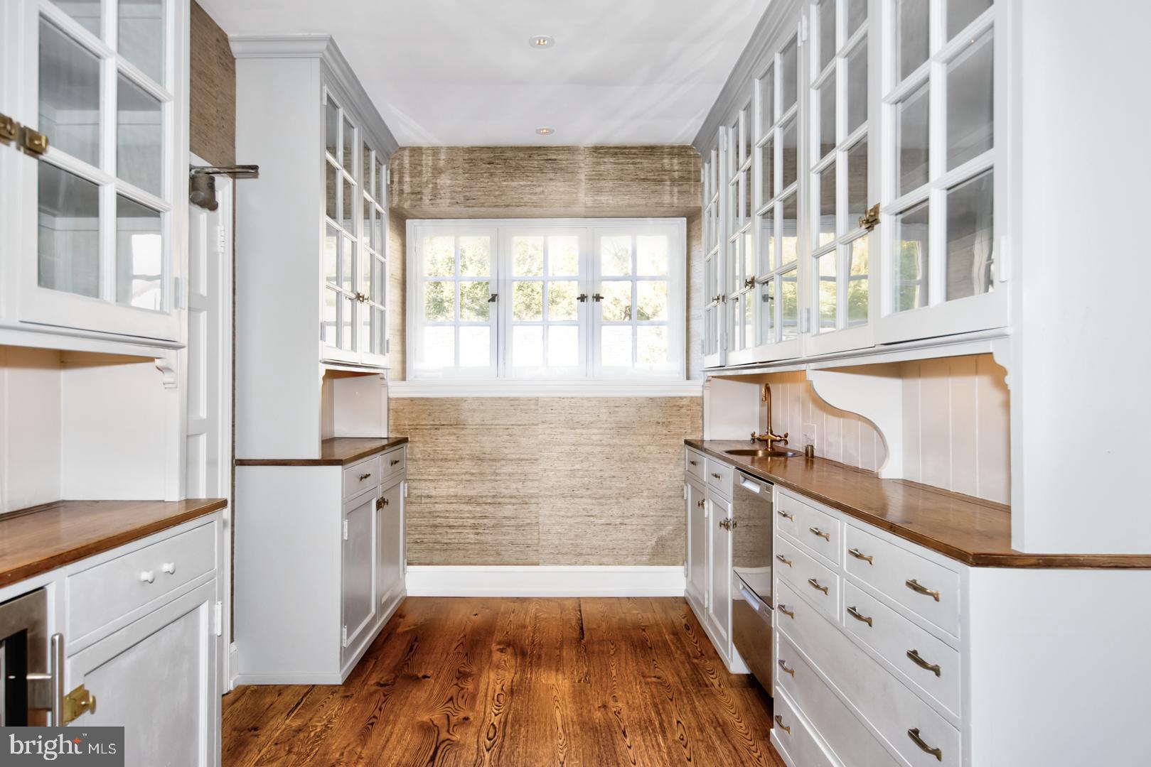 CHESTNUT HILL - Residential