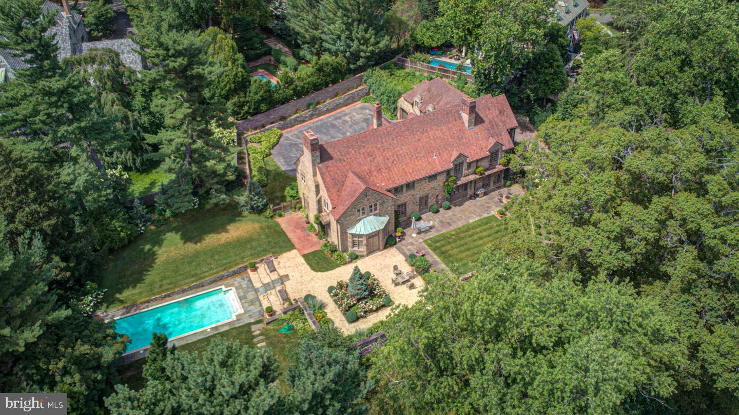 CHESTNUT HILL - Residential