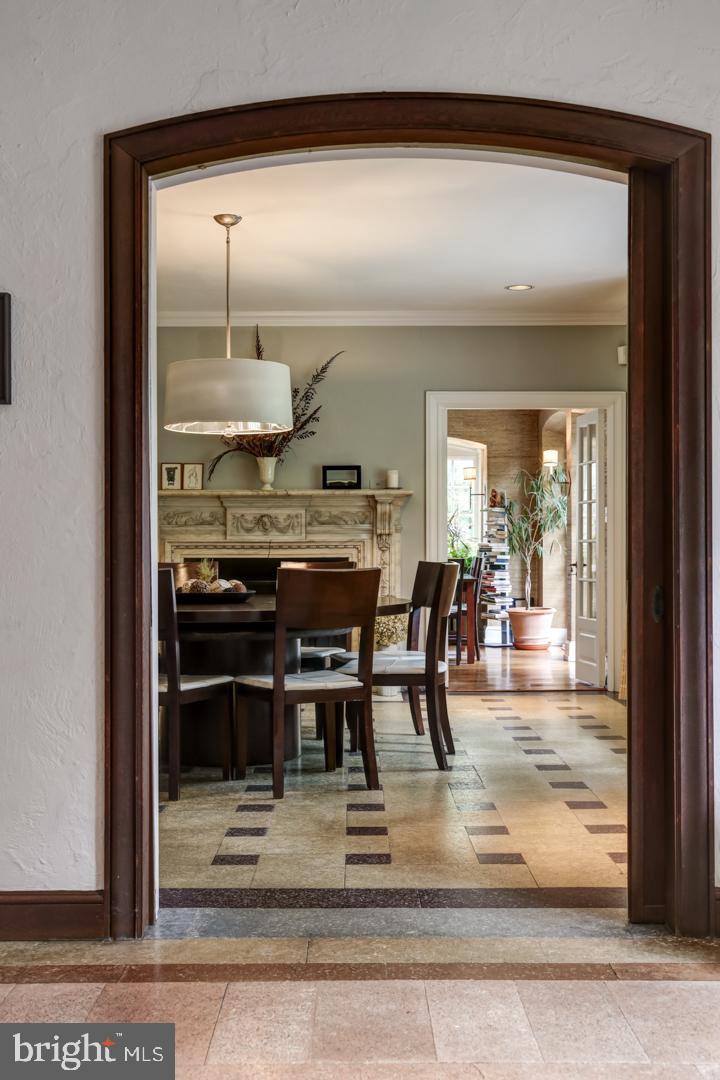 CHESTNUT HILL - Residential