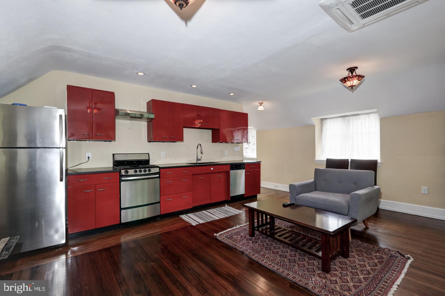 CHESTNUT HILL - Residential