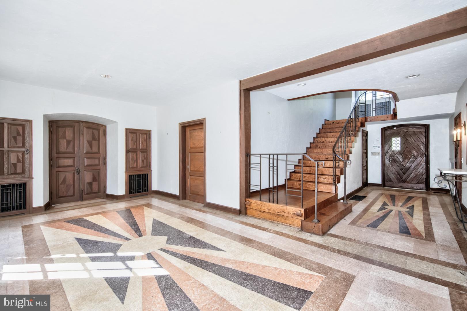 CHESTNUT HILL - Residential