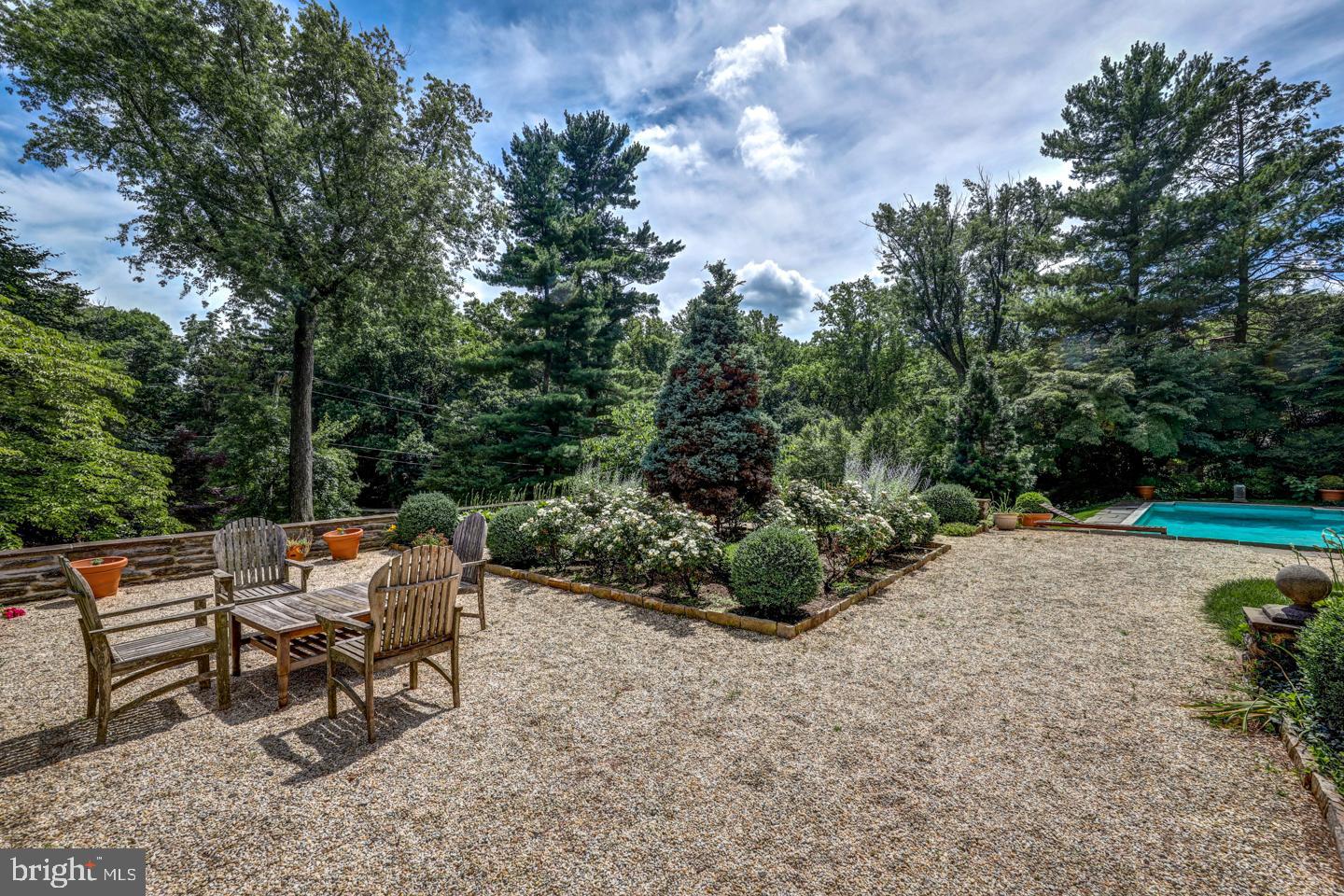 CHESTNUT HILL - Residential