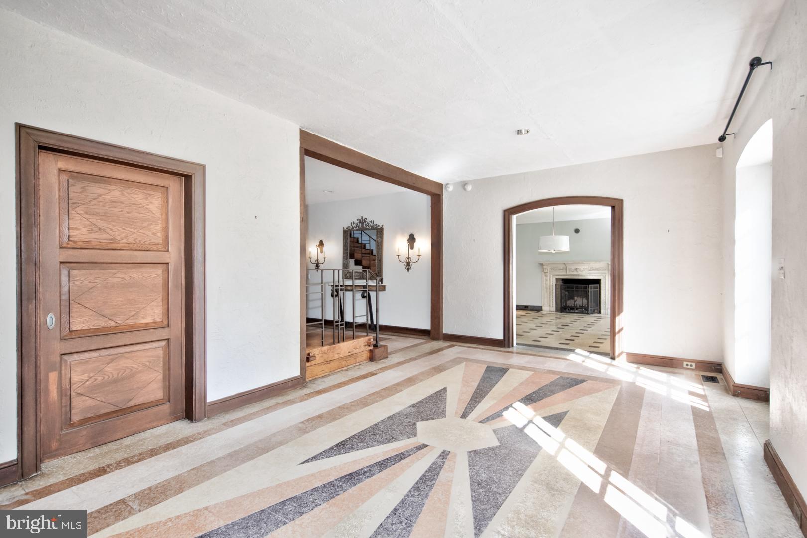 CHESTNUT HILL - Residential