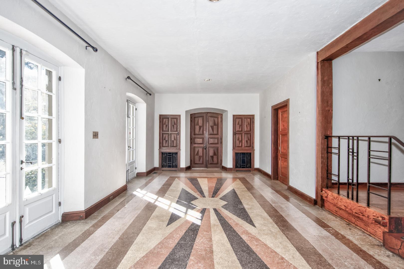 CHESTNUT HILL - Residential