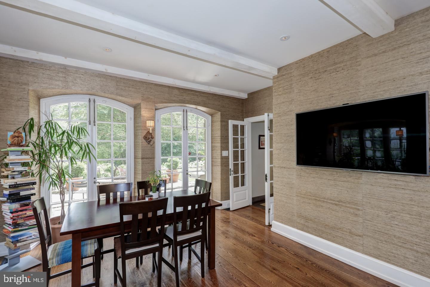 CHESTNUT HILL - Residential