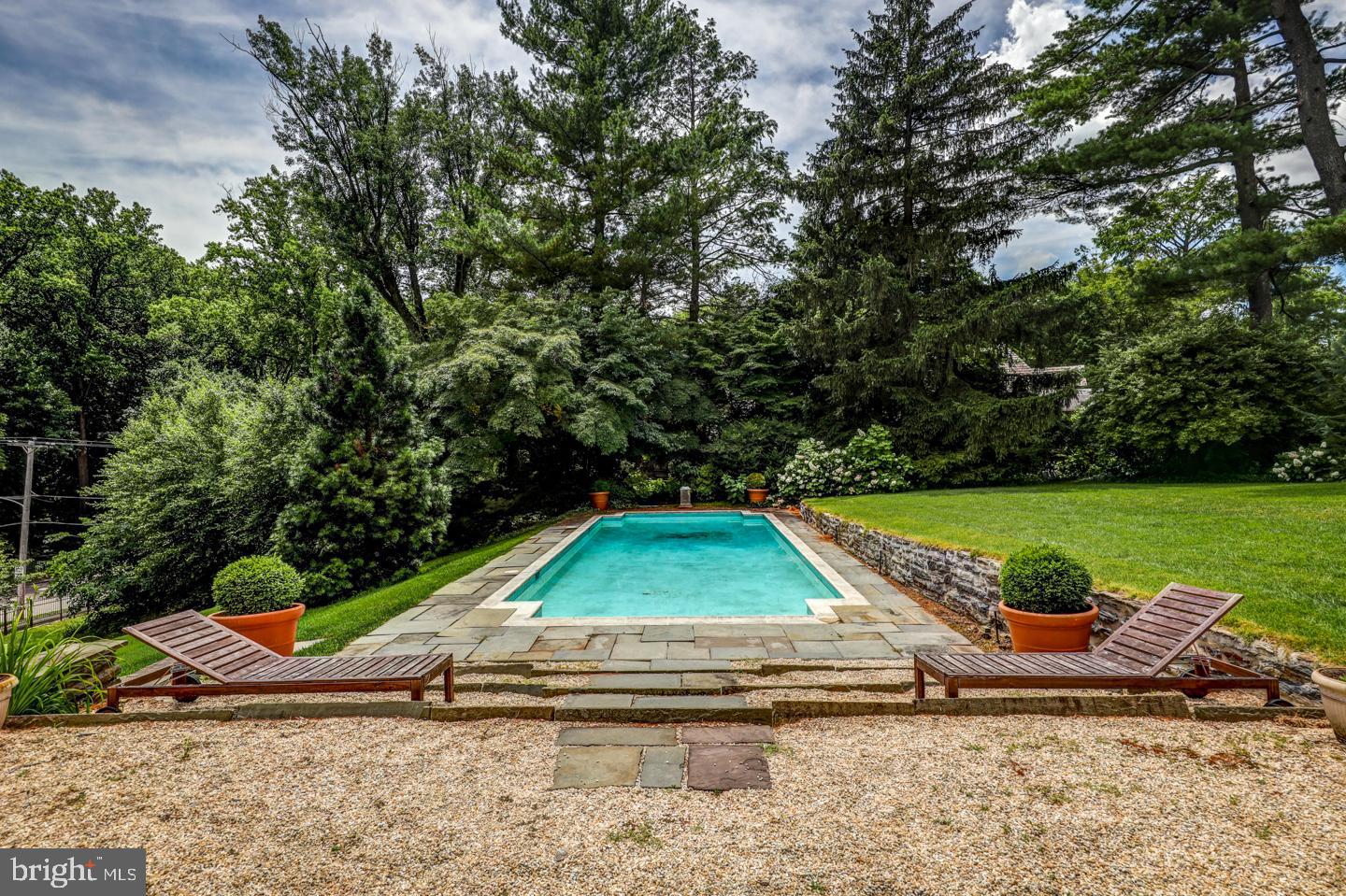 CHESTNUT HILL - Residential