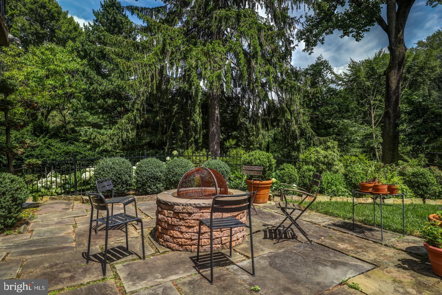 CHESTNUT HILL - Residential