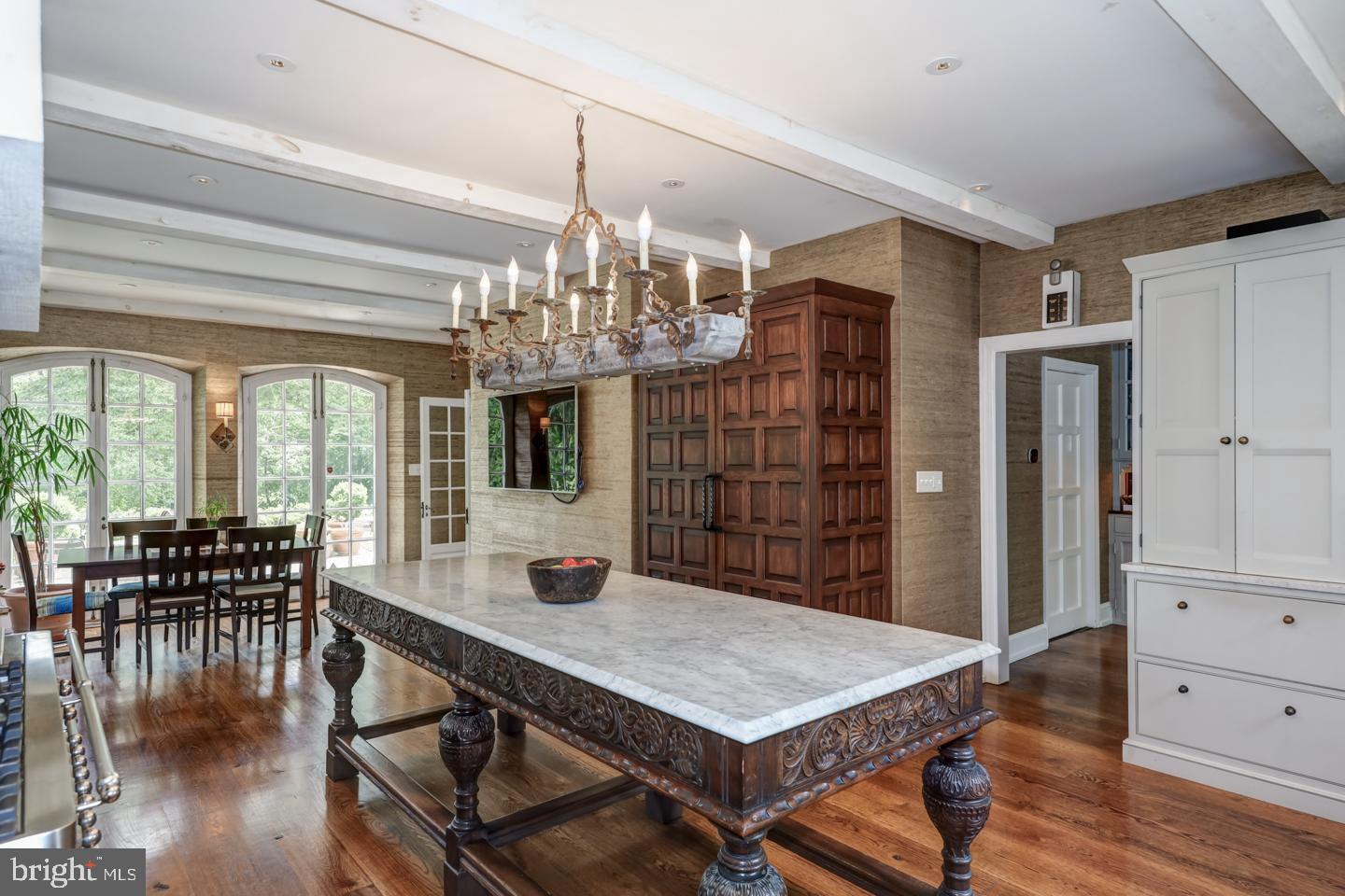 CHESTNUT HILL - Residential