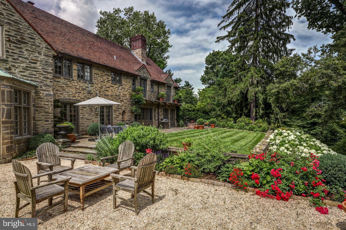 CHESTNUT HILL - Residential