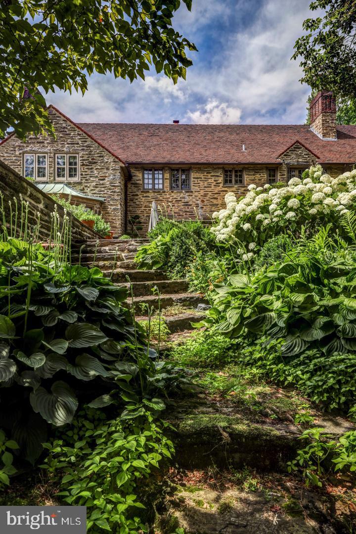 CHESTNUT HILL - Residential