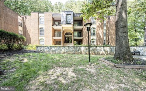 Photo of 3354 Woodburn Road #12, ANNANDALE, VA 22003 (MLS # VAFX2311724)