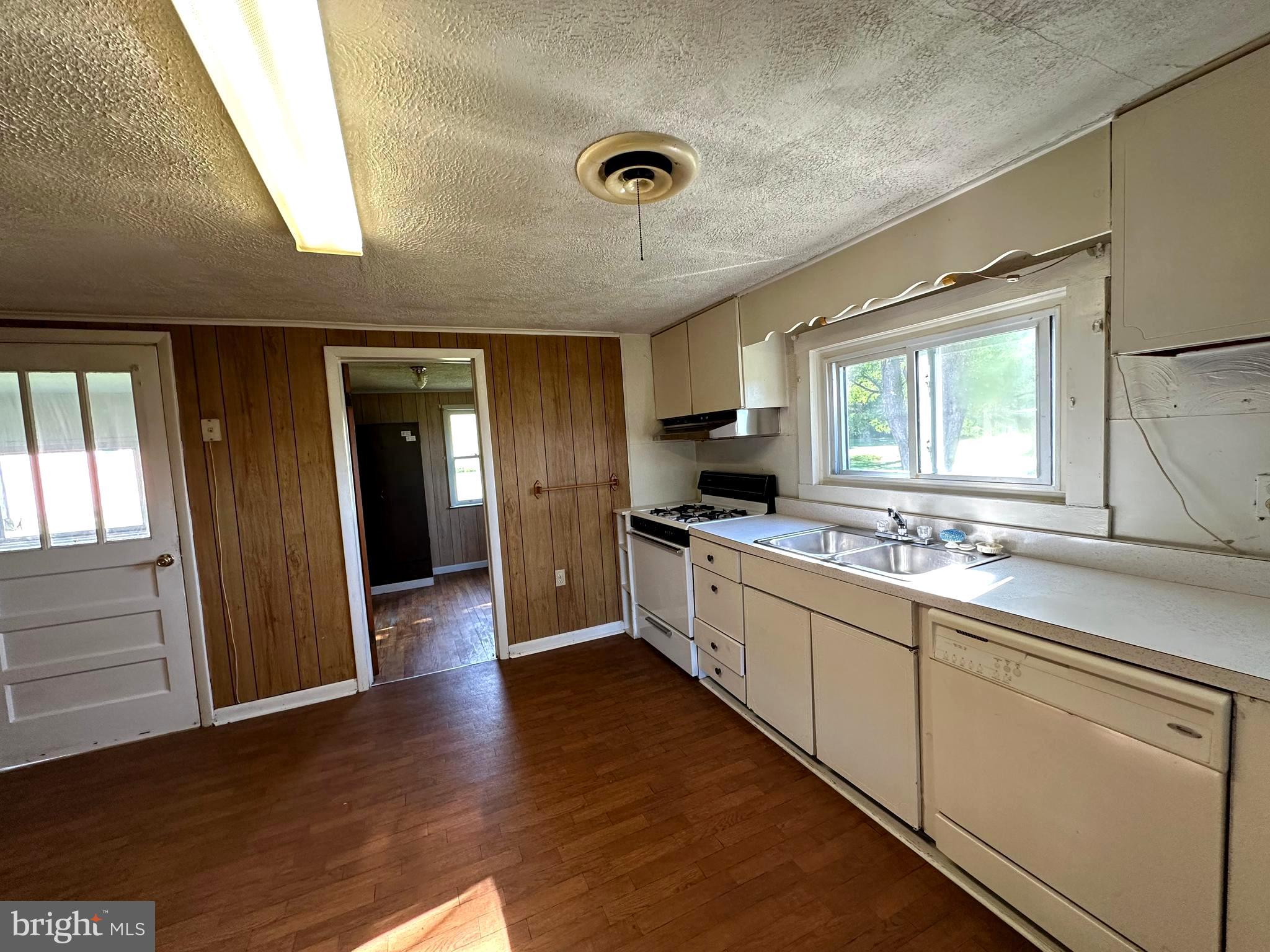 NONE UNRESTRICTED - Residential