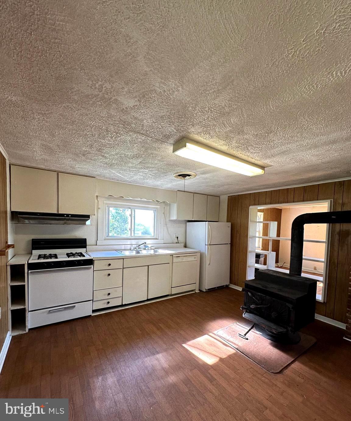 NONE UNRESTRICTED - Residential