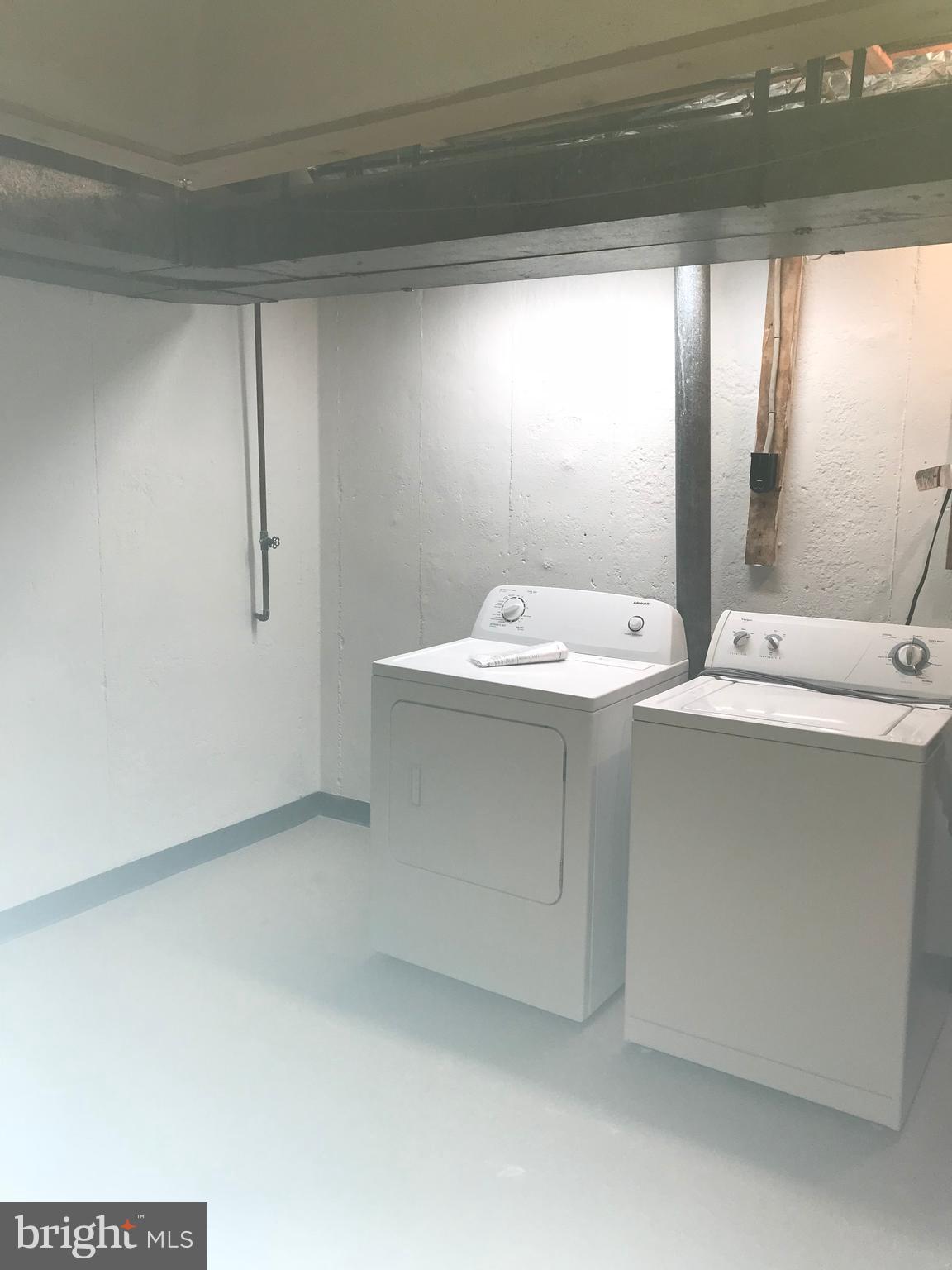 CROFTON COMMONS - Residential Lease