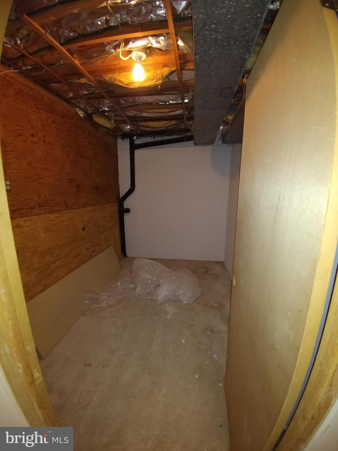 CROFTON COMMONS - Residential Lease