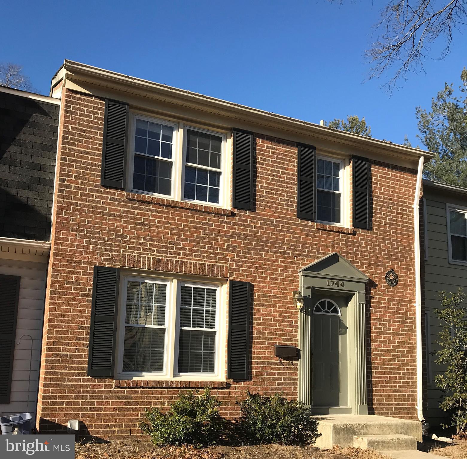 CROFTON COMMONS - Residential Lease