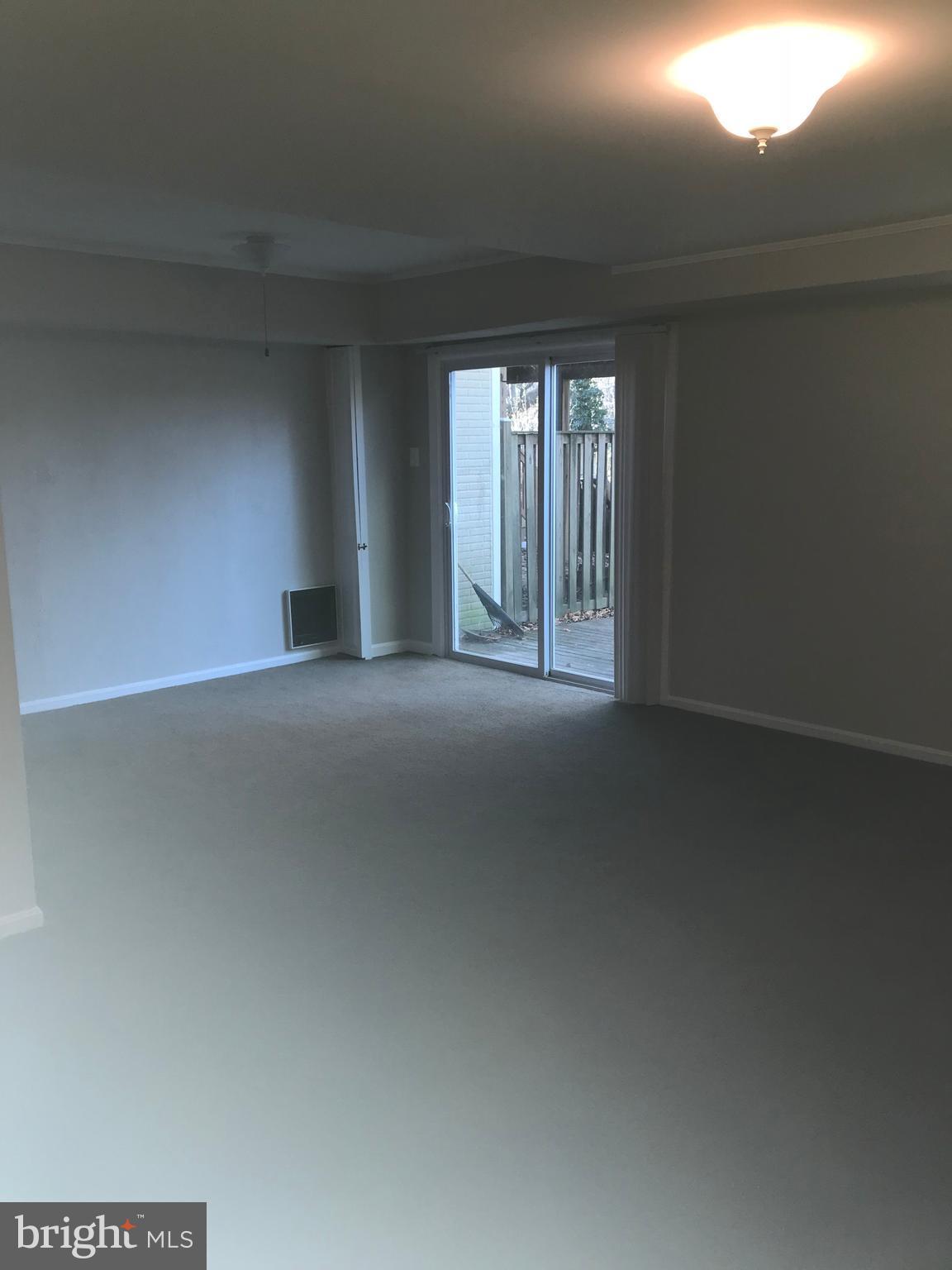 CROFTON COMMONS - Residential Lease