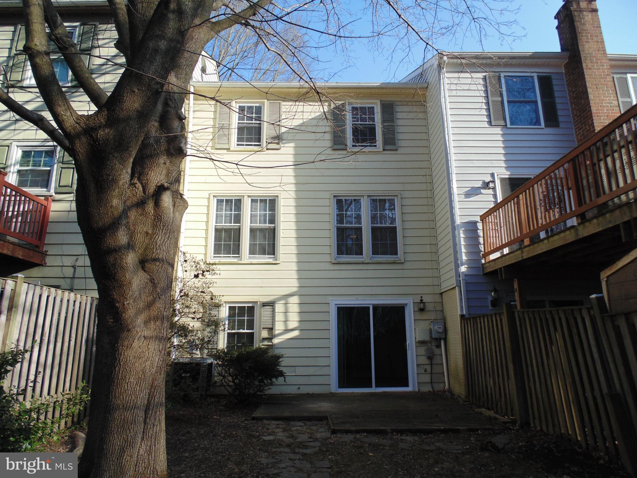 CROFTON COMMONS - Residential Lease