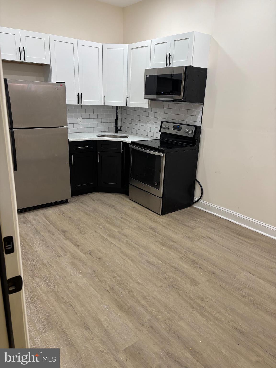 🏡 Beautiful 2-Bedroom Apartment – First-Floor Convenience & Modern Charm – Just $1,290/Month! 🔥
Welcome to 2813 N 9th Street, Unit A—a stylish and spacious 2-bedroom, 1-bathroom home offering the perfect blend of comfort, charm, and convenience. This first-floor walk-up provides easy access and a seamless layout designed for modern living.
✨ What Makes This Home Special?
🍽 Spacious Kitchen & Dining Area – Step inside to a bright, open space featuring brand-new appliances, perfect for cooking, dining, and entertaining.
🛁 Modern Full Bathroom – Conveniently located off the main hallway for easy access.
🧱 Exposed Brick Charm – A stunning brick-lined hallway leads you to both bedrooms, adding warmth and character to the space.
🛏 Two Well-Sized Bedrooms – The first bedroom sits off the hallway, while the larger bedroom at the end of the unit offers private access to a spacious yard, perfect for relaxing or entertaining outdoors.
🧺 In-Unit Washer & Dryer – Enjoy the convenience of a stackable washer & dryer—no more laundromat trips!
🚉 Prime Location – Close to Everything!
🚏 Steps from public transportation, making commuting effortless.
🏙 Minutes from downtown Philadelphia, with endless shopping, dining, and entertainment at your fingertips.
🍽 Food Lover’s Paradise! You’re just minutes from:
➡️ Hall Fusion Chinese Restaurant – Experience mouthwatering Asian-inspired dishes.
➡️ One Pound Cheesesteak – Home to the ultimate Philly cheesesteak experience!
Pet Friendly - With Approval
🏡 Your Ideal Home Awaits!
With its stylish design, first-floor convenience, and unbeatable location, this home won’t last long!
📲 Schedule Your Tour Today! Don’t miss out on this incredible opportunity—this gem won’t stay on the market for long! 🔑✨