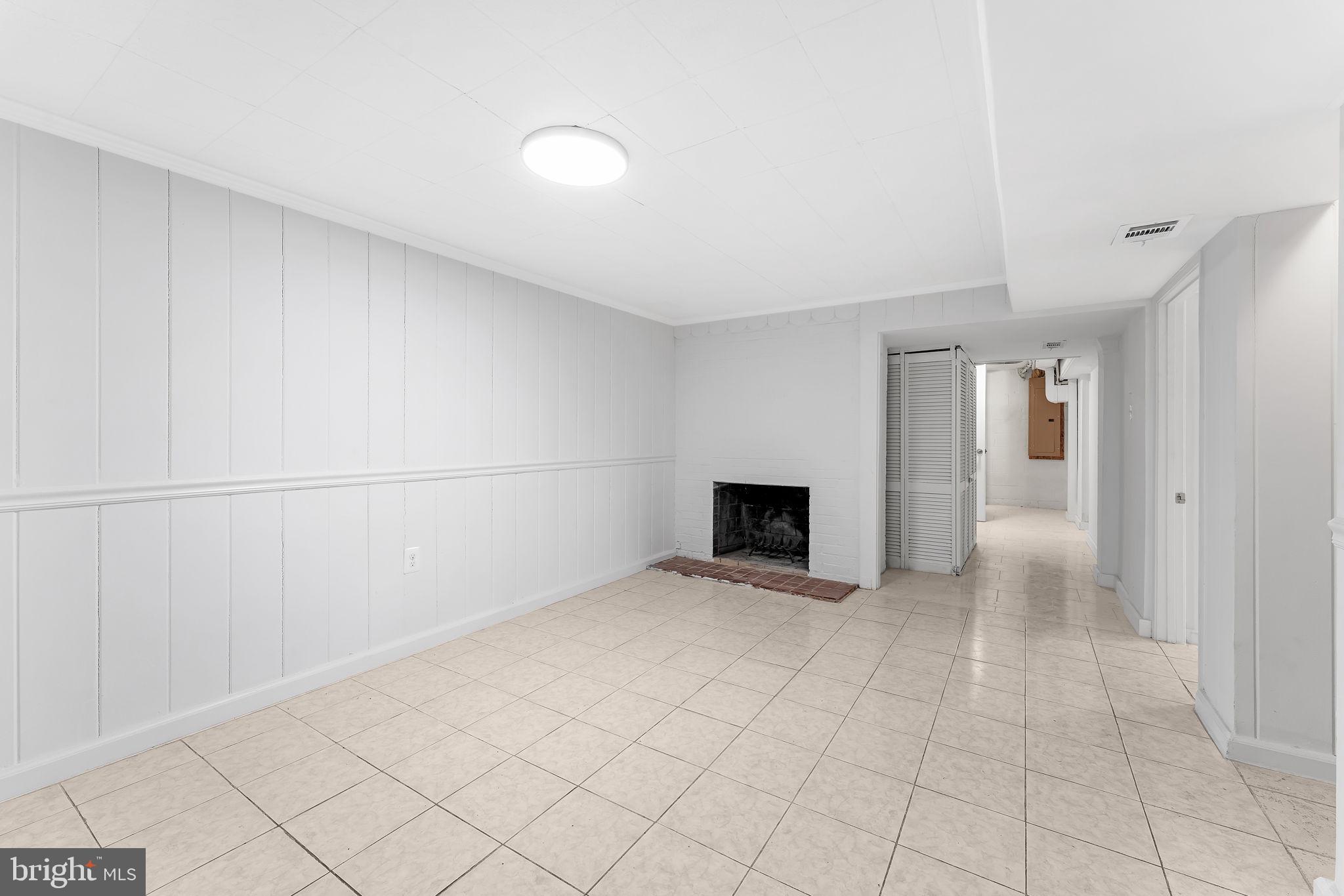 MUNSON HILL - Residential Lease