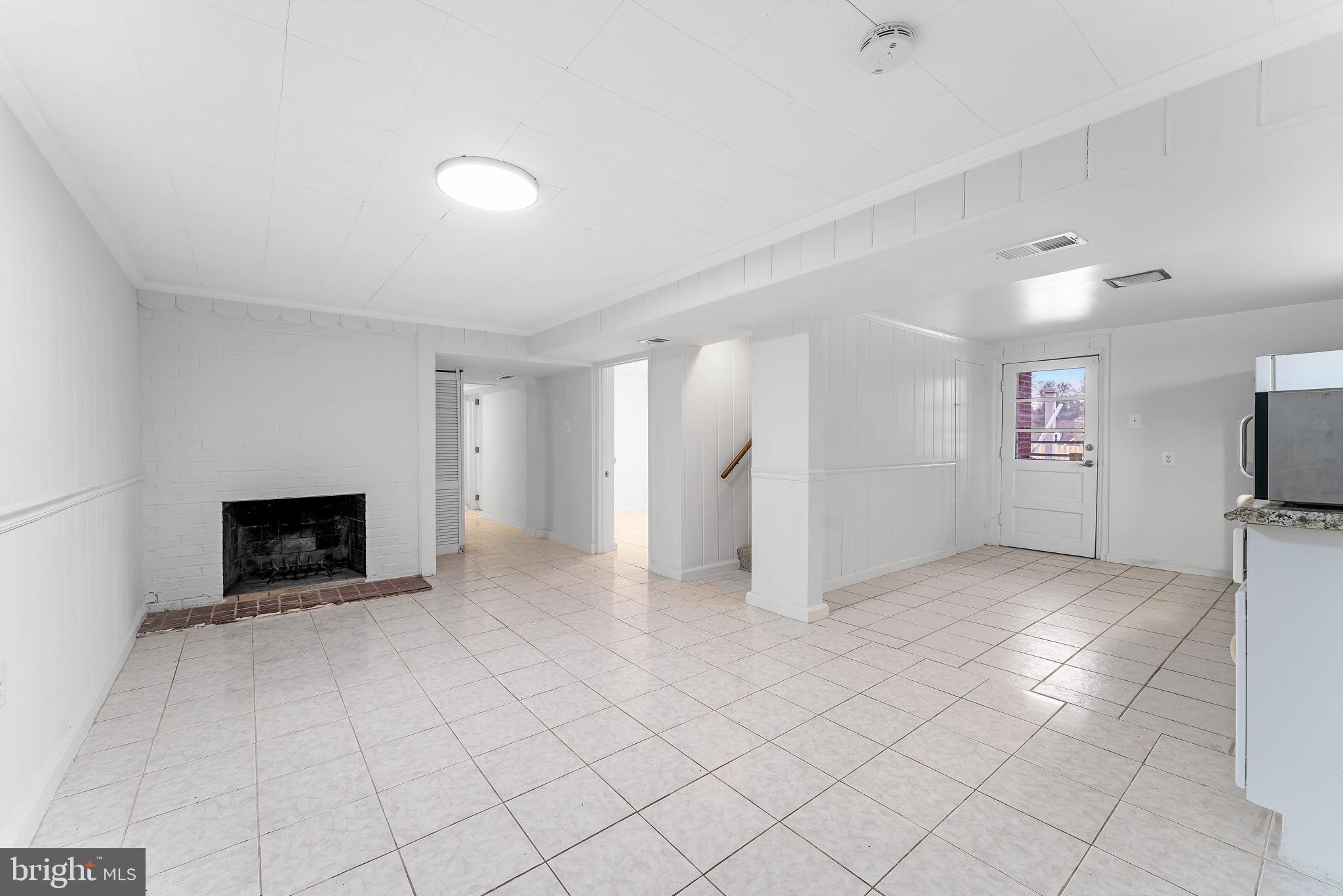 MUNSON HILL - Residential Lease