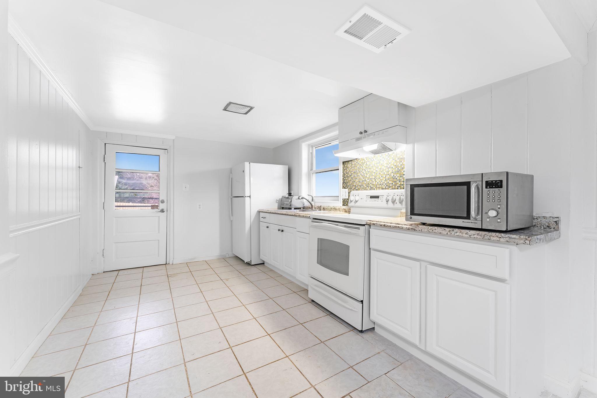 MUNSON HILL - Residential Lease