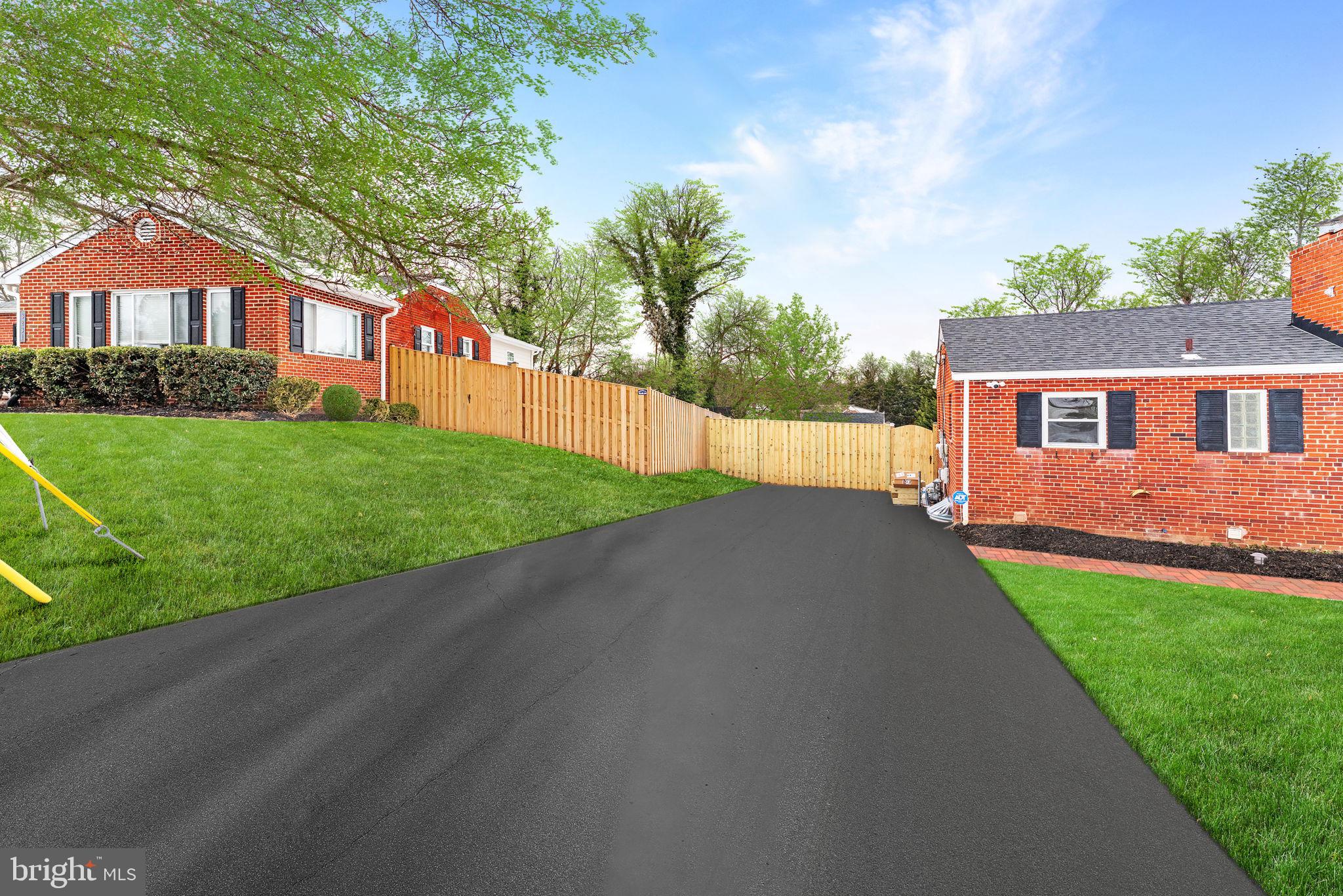 MUNSON HILL - Residential Lease