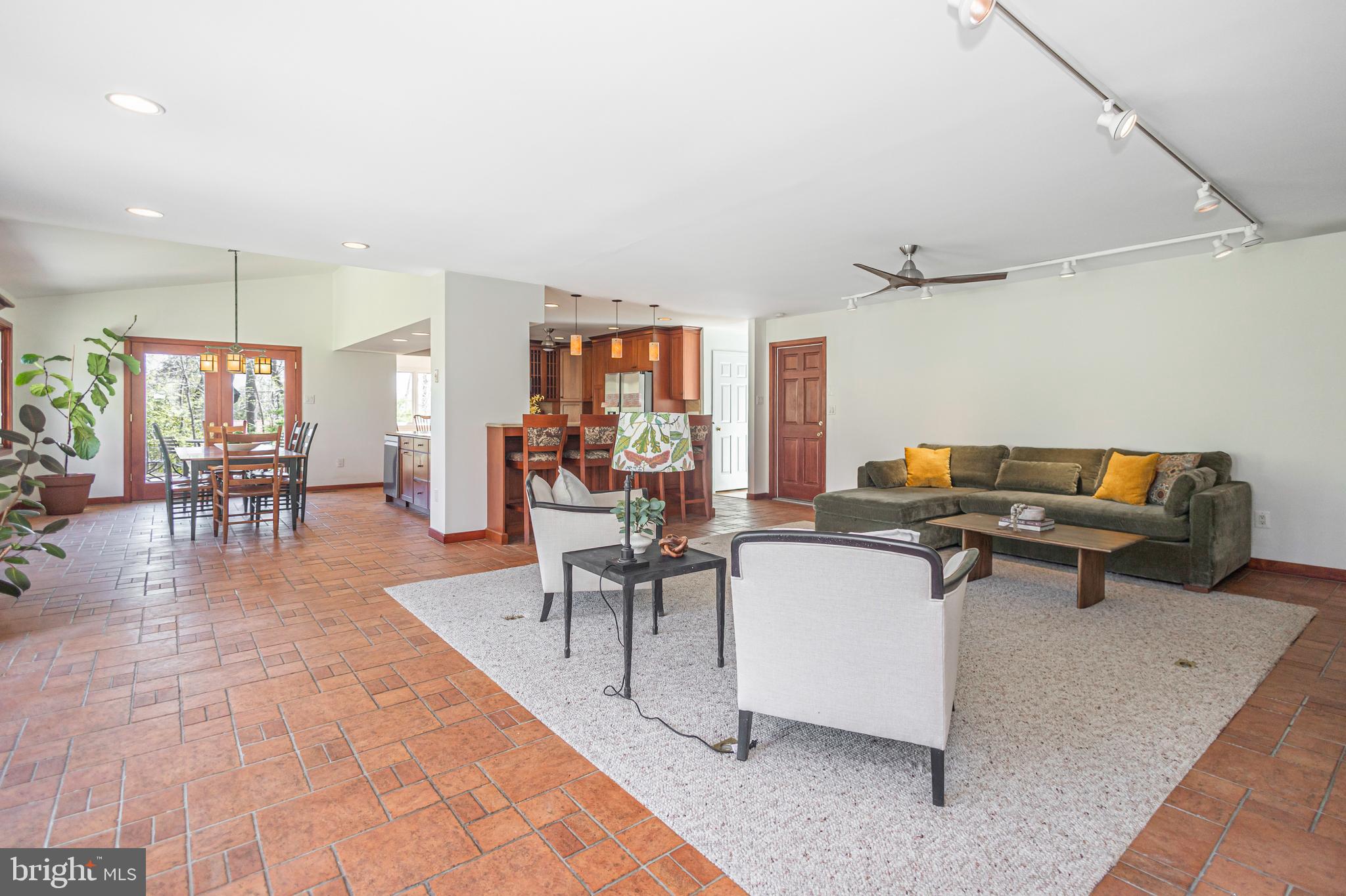 RIDGE VALLEY - Residential