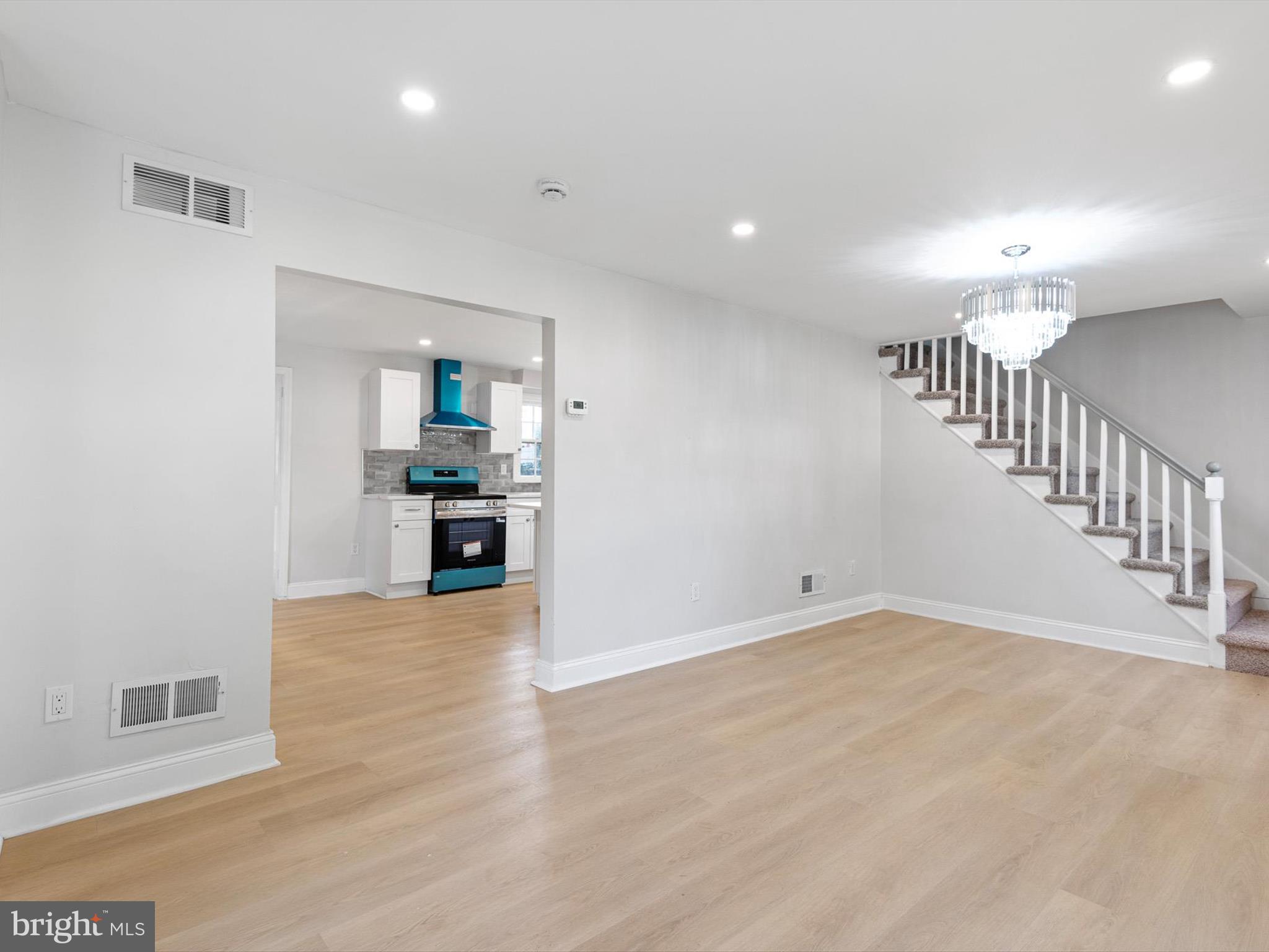 102 KENWOOD LANE