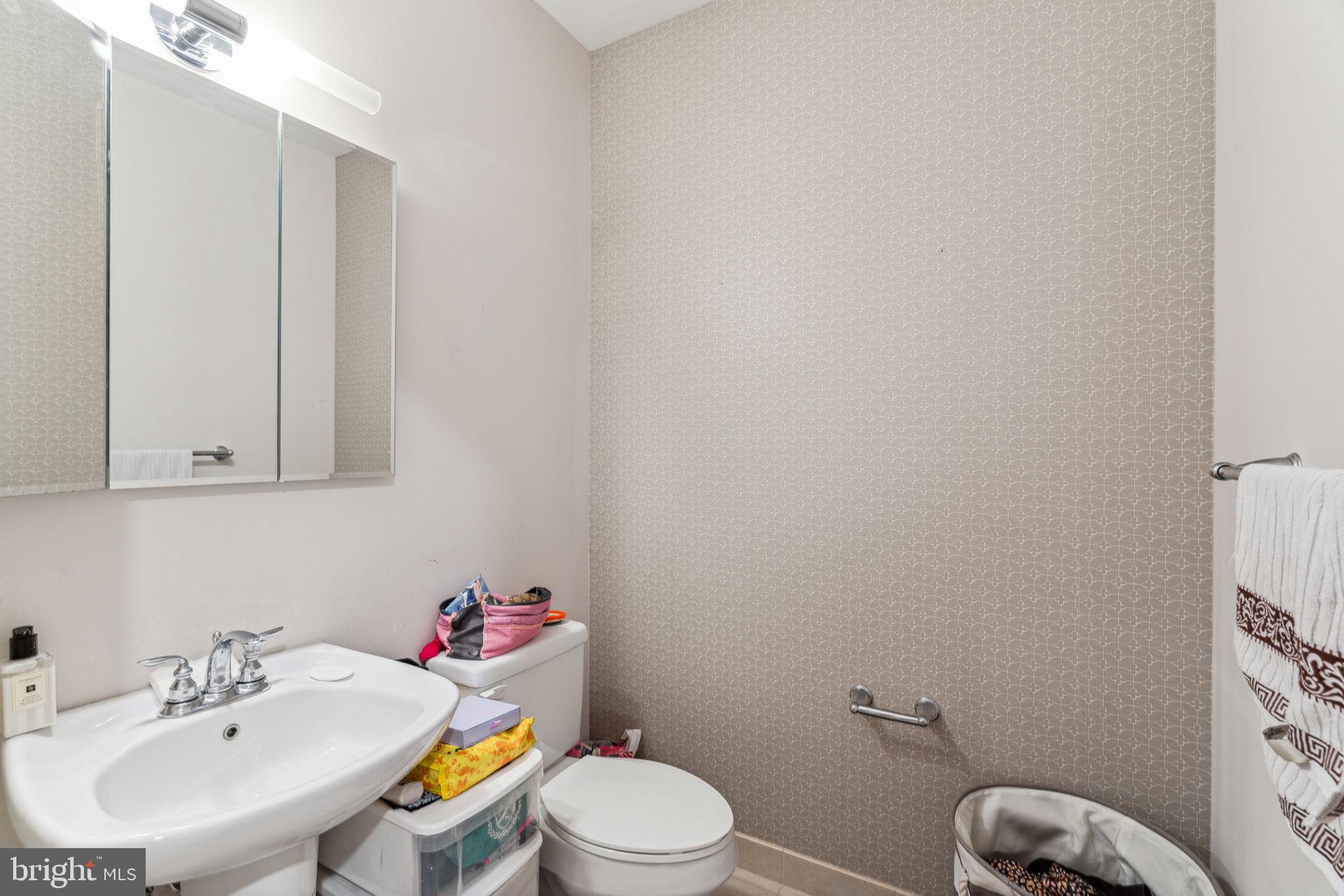 LOGAN SQUARE - Residential Lease