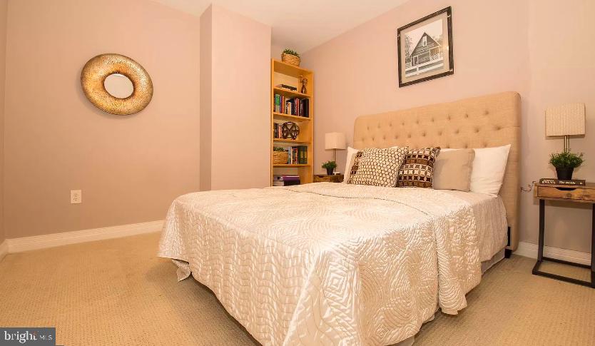 LOGAN SQUARE - Residential Lease