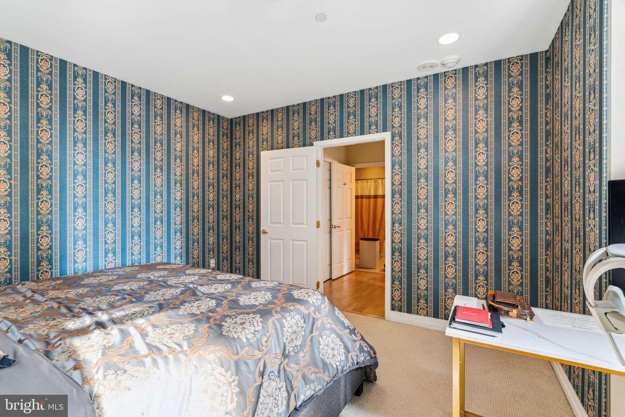 LOGAN SQUARE - Residential Lease