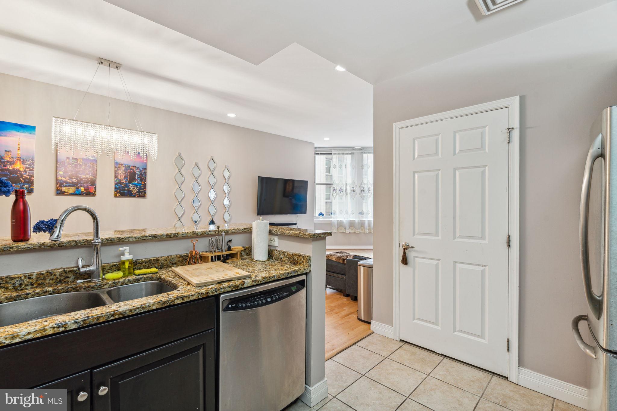 LOGAN SQUARE - Residential Lease