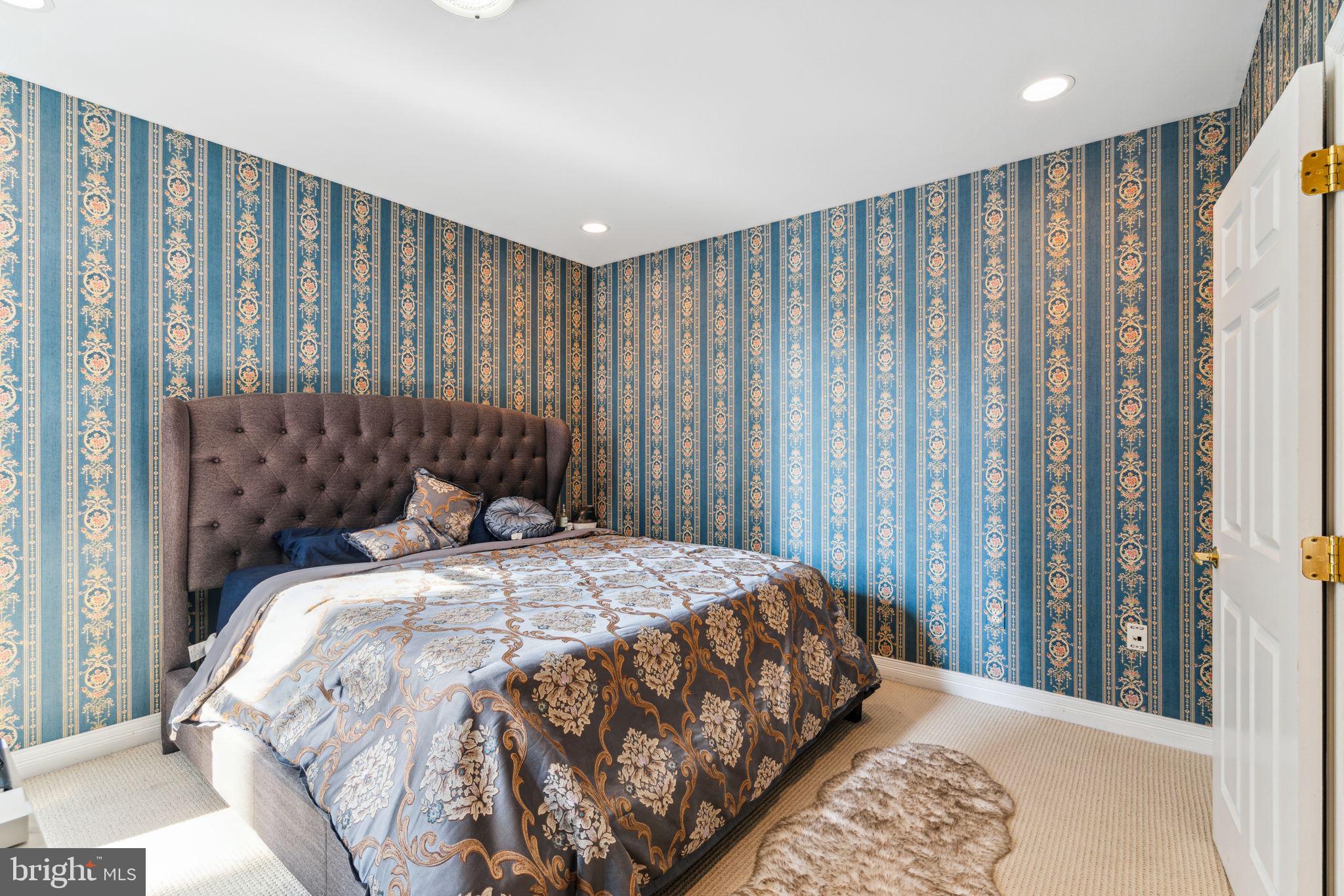 LOGAN SQUARE - Residential Lease