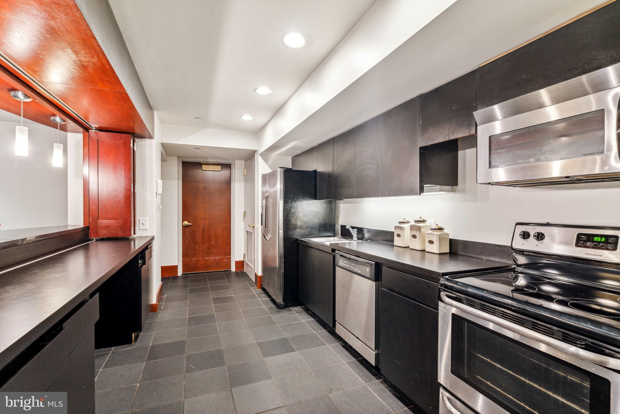 LOGAN SQUARE - Residential Lease