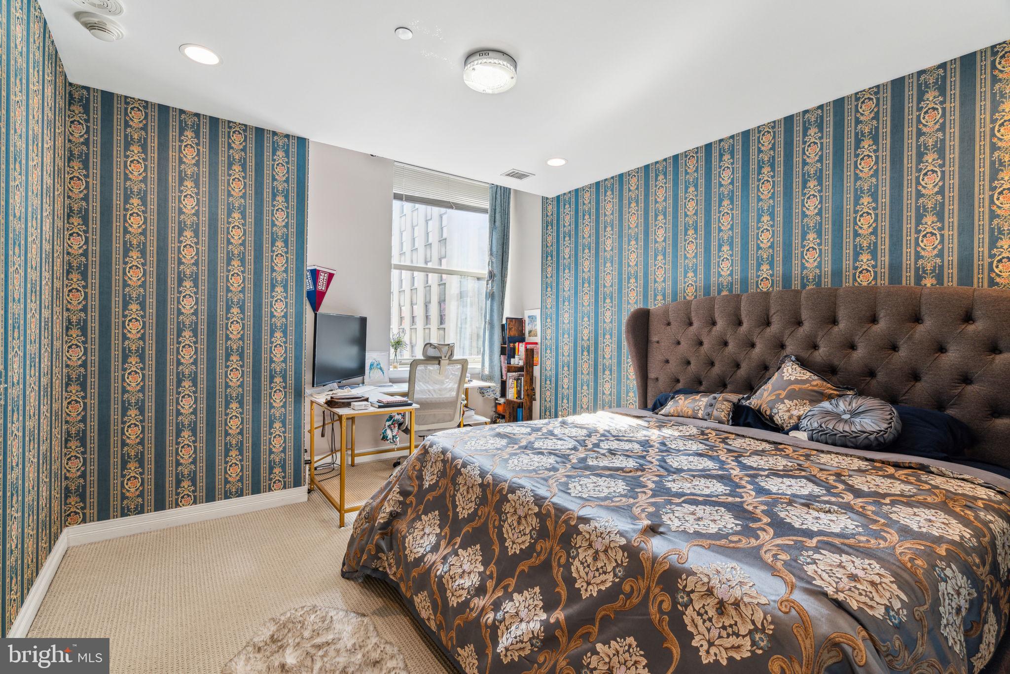 LOGAN SQUARE - Residential Lease