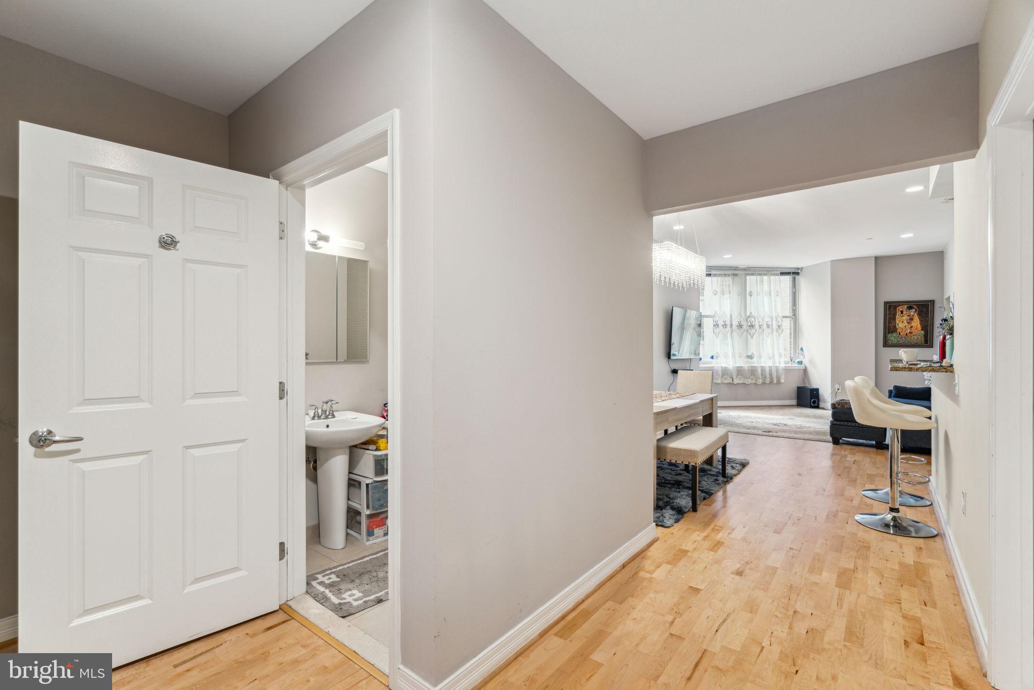LOGAN SQUARE - Residential Lease