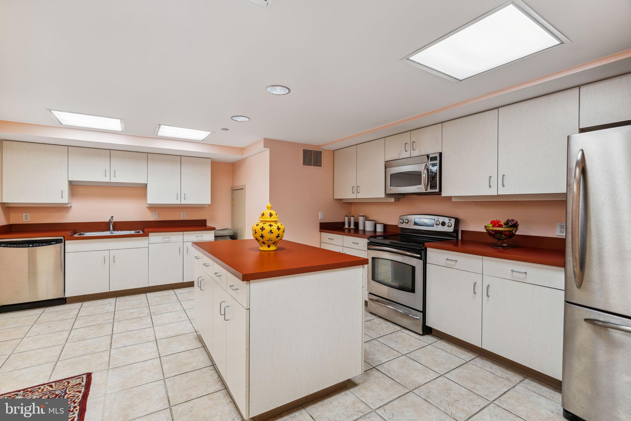 LOGAN SQUARE - Residential Lease