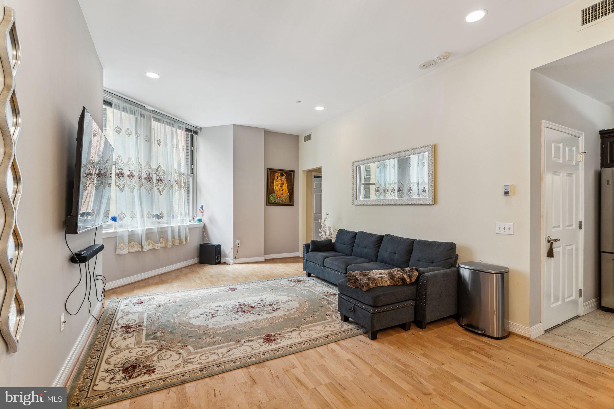 LOGAN SQUARE - Residential Lease