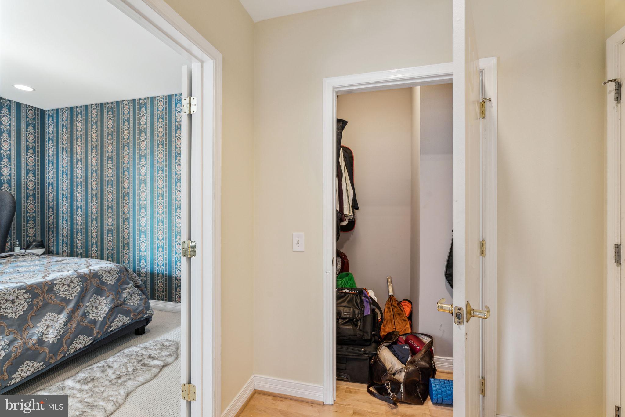 LOGAN SQUARE - Residential Lease