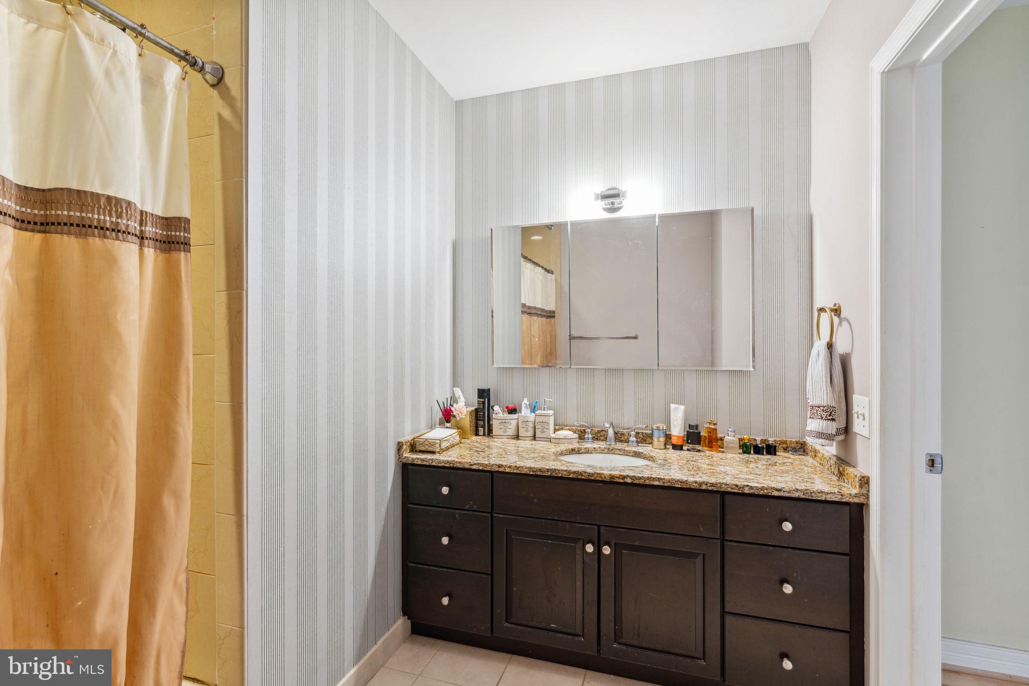 LOGAN SQUARE - Residential Lease