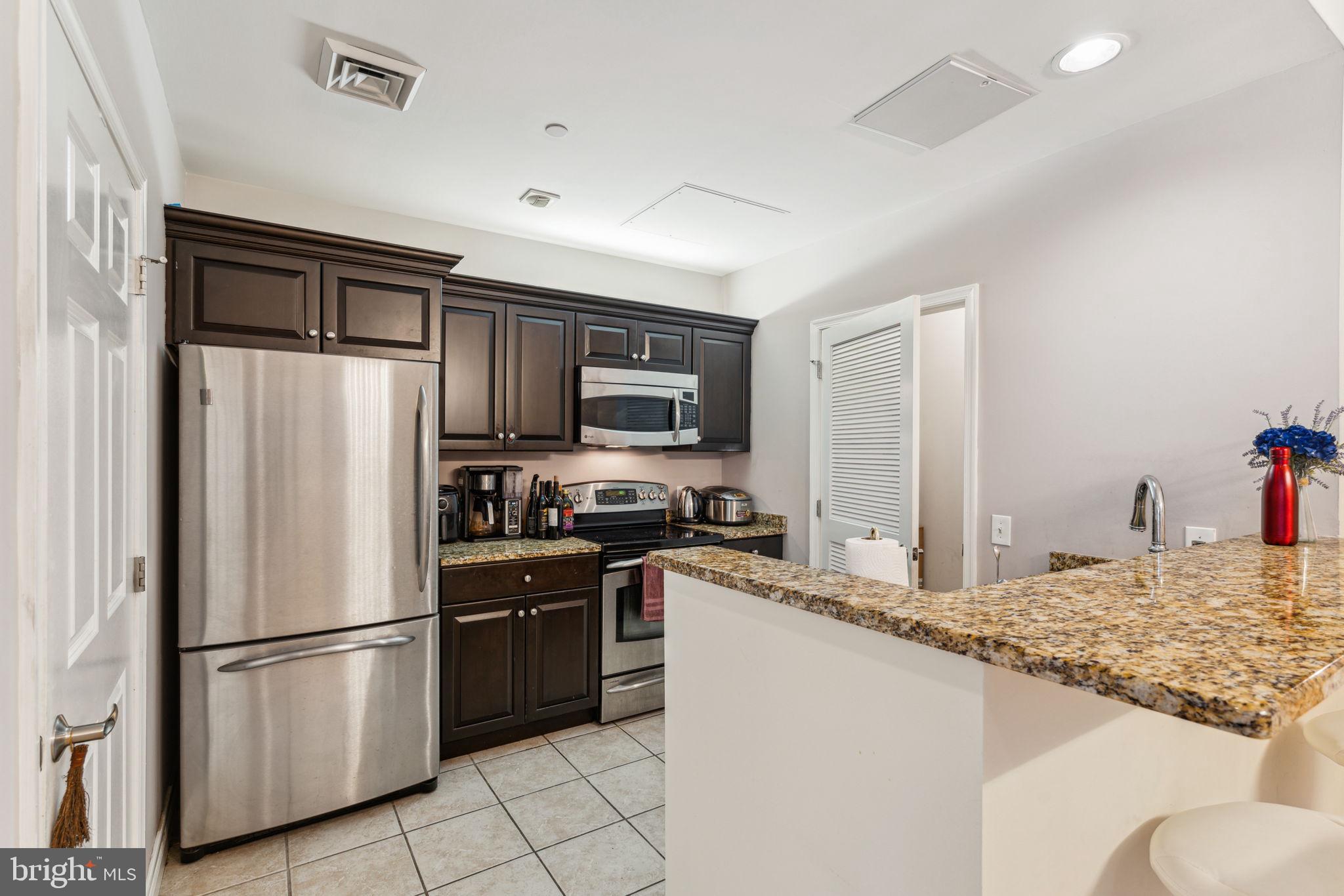 LOGAN SQUARE - Residential Lease