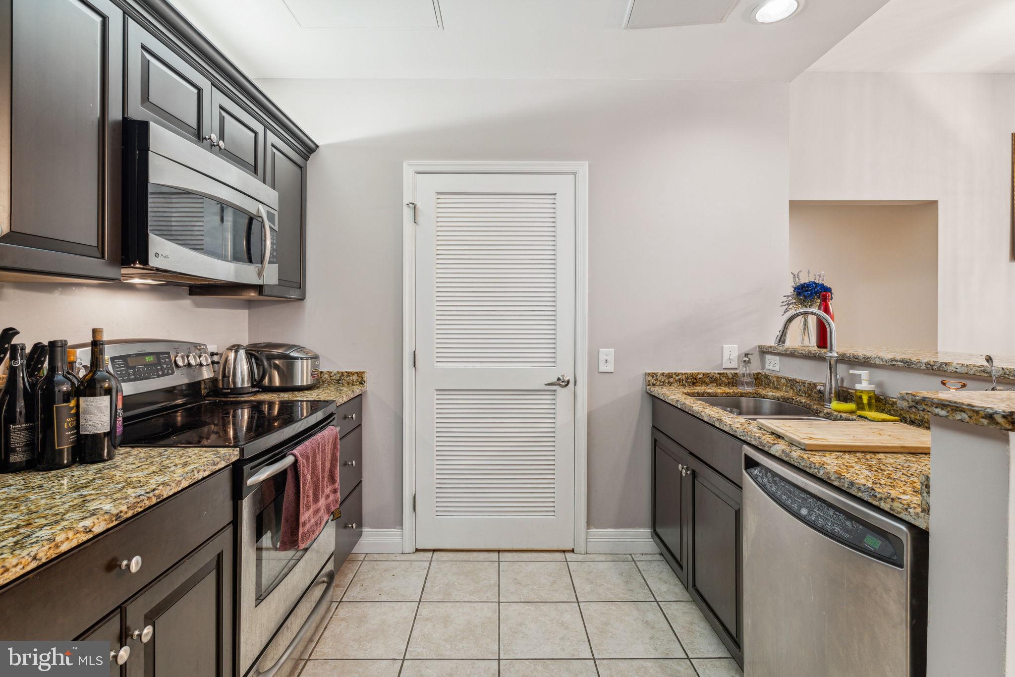 LOGAN SQUARE - Residential Lease