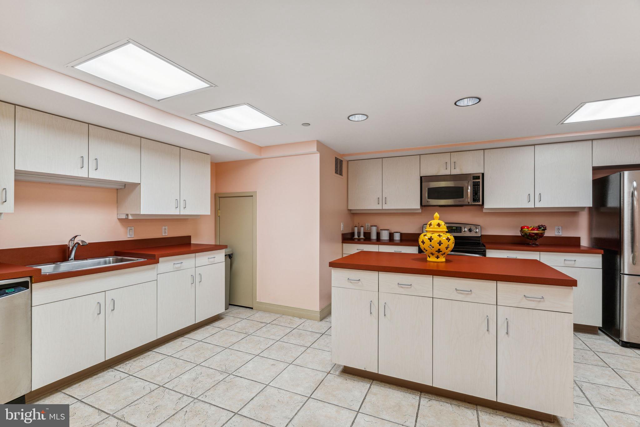 LOGAN SQUARE - Residential Lease