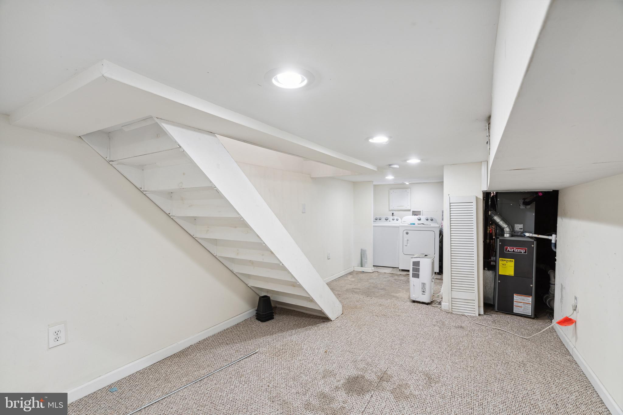 ART MUSEUM AREA - Residential Lease