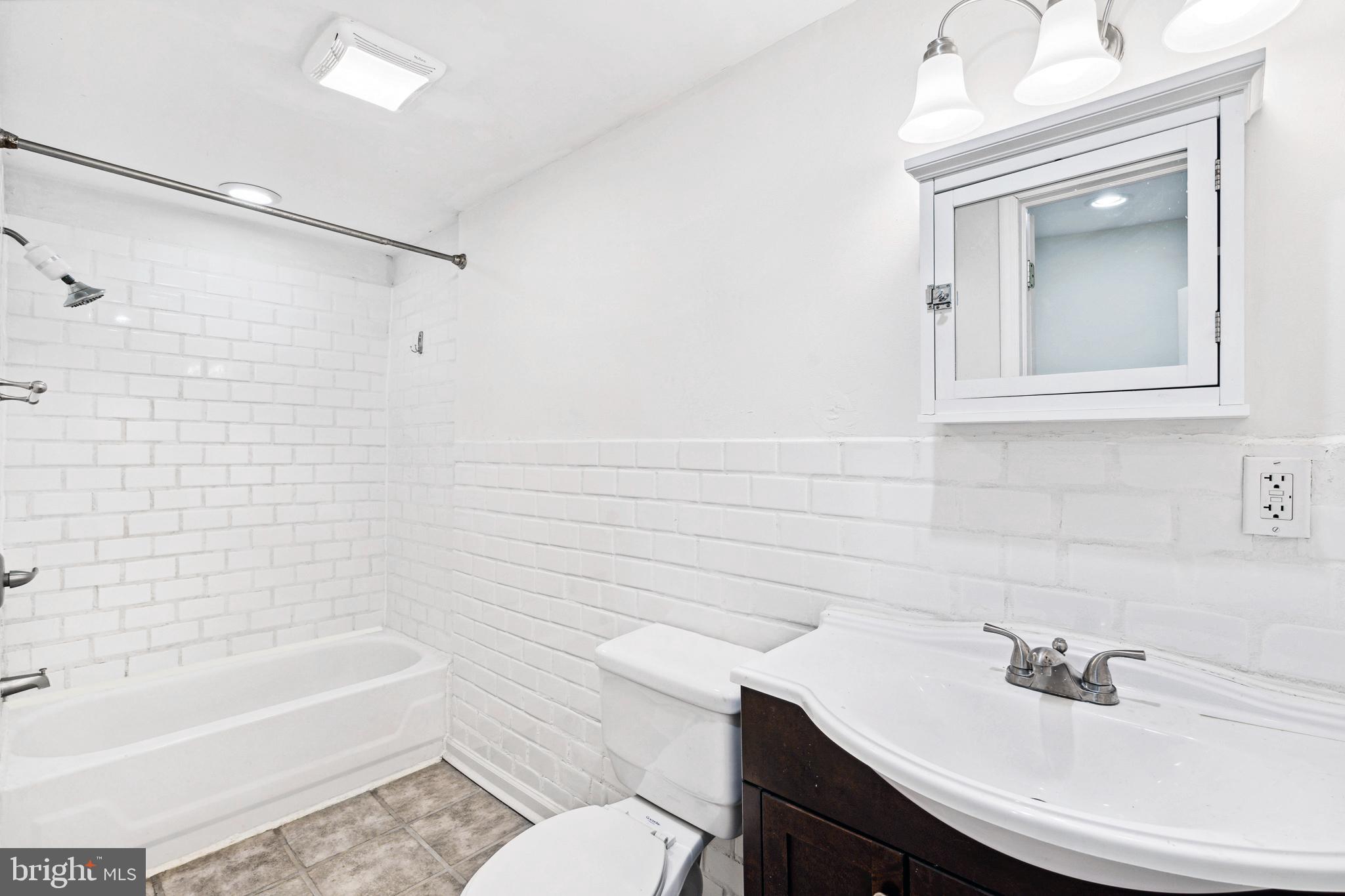 ART MUSEUM AREA - Residential Lease