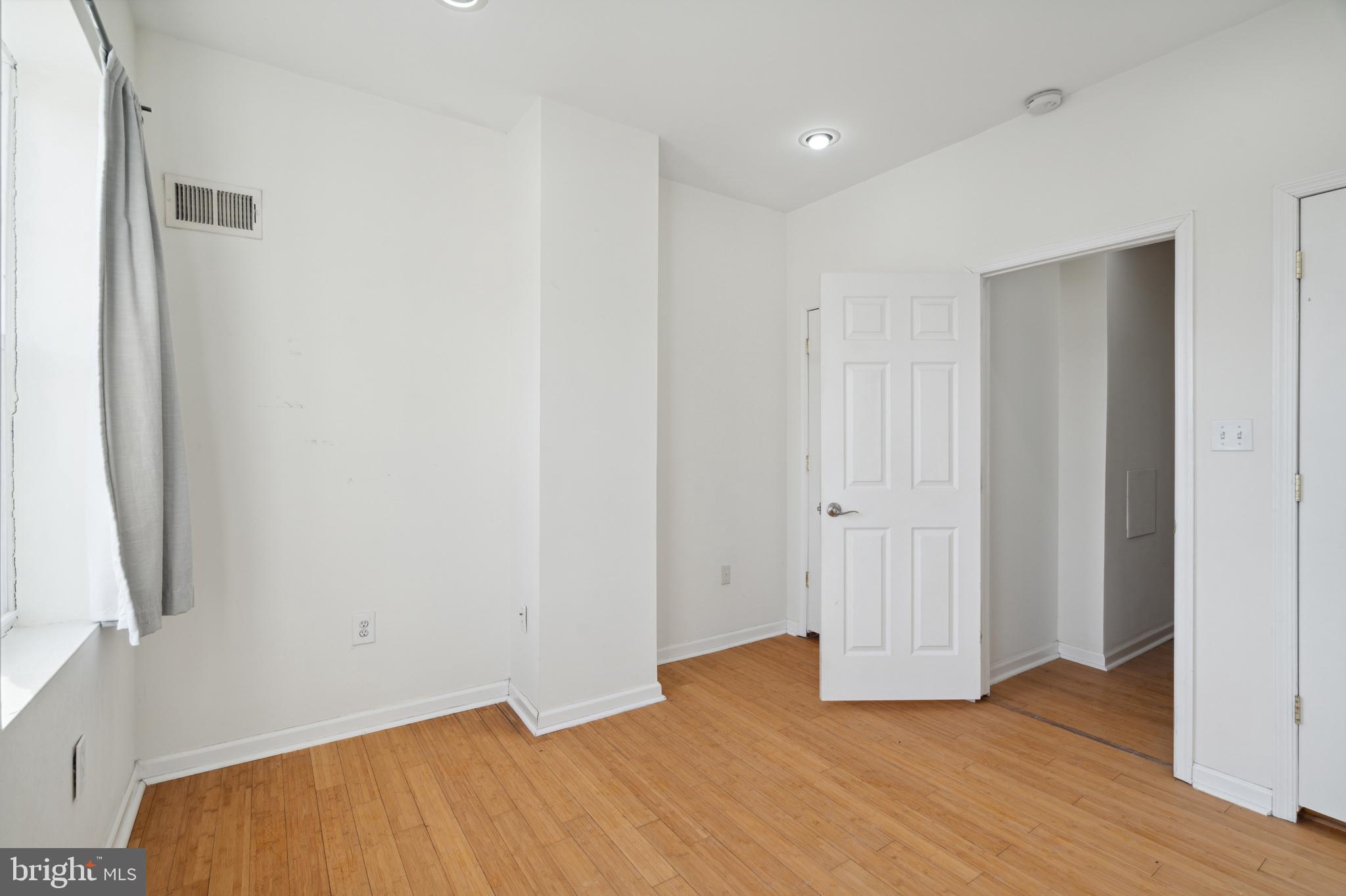 ART MUSEUM AREA - Residential Lease